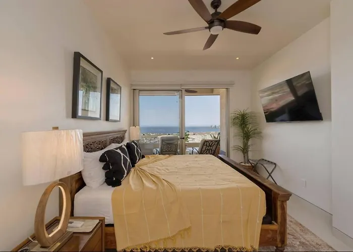 Apartment Arch Views, 2 Pools, Gym, Stylish, 2bd, Sleeps 6