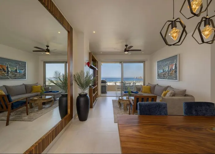 Arch Views, 2 Pools, Gym, Stylish, 2bd, Sleeps 6 Apartment