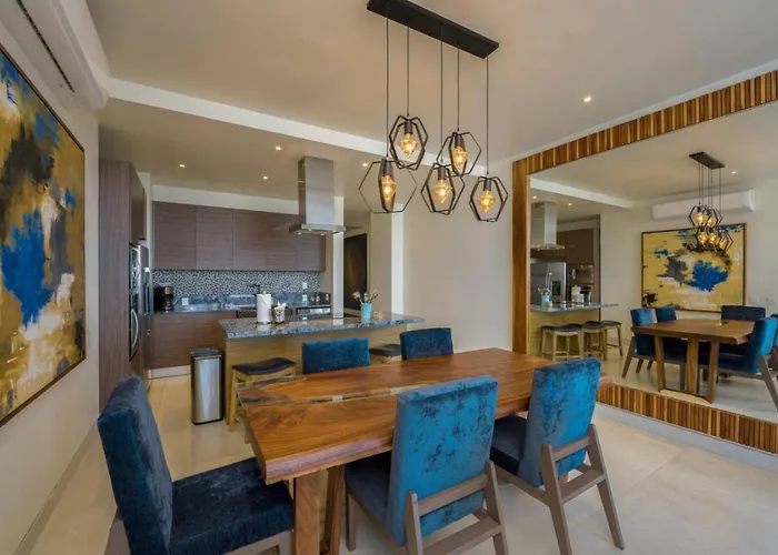 Arch Views, 2 Pools, Gym, Stylish, 2bd, Sleeps 6 Apartment