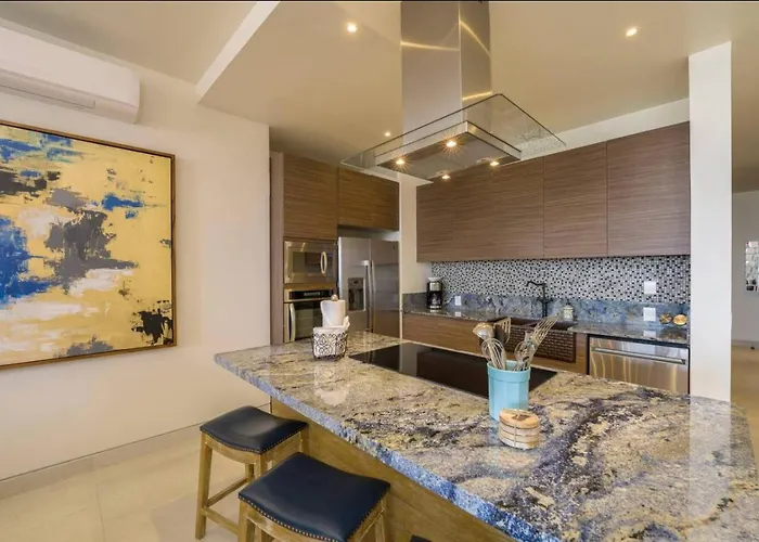 Arch Views, 2 Pools, Gym, Stylish, 2bd, Sleeps 6 *