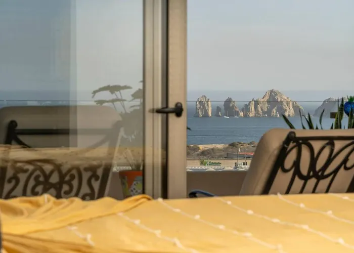 Arch Views, 2 Pools, Gym, Stylish, 2bd, Sleeps 6