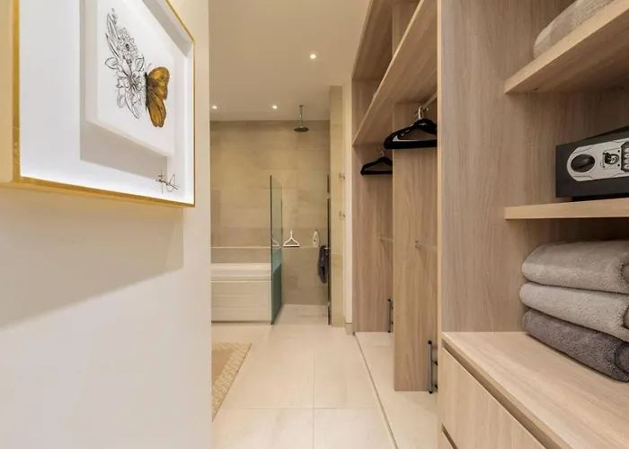 Arch Views, 2 Pools, Gym, Stylish, 2bd, Sleeps 6