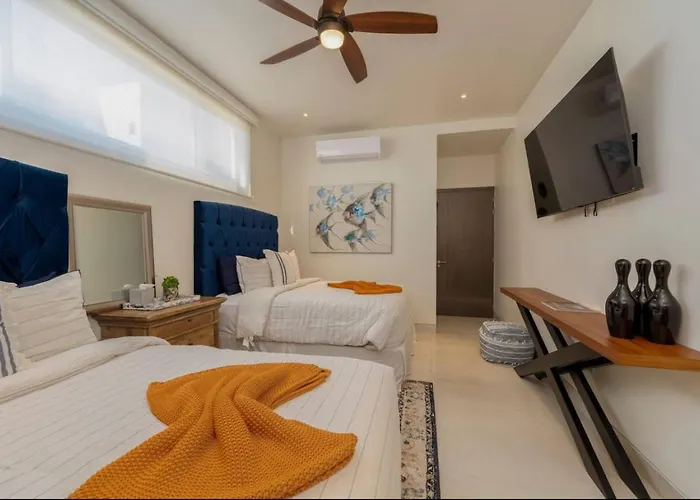 Arch Views, 2 Pools, Gym, Stylish, 2bd, Sleeps 6 Apartment