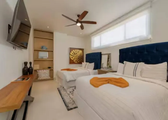 Apartment Arch Views, 2 Pools, Gym, Stylish, 2bd, Sleeps 6