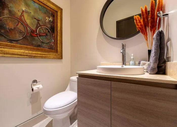 Arch Views, 2 Pools, Gym, Stylish, 2bd, Sleeps 6
