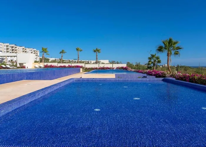 Arch Views, 2 Pools, Gym, Stylish, 2bd, Sleeps 6 *