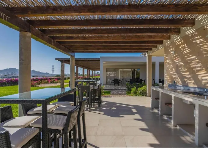 Arch Views, 2 Pools, Gym, Stylish, 2bd, Sleeps 6 *