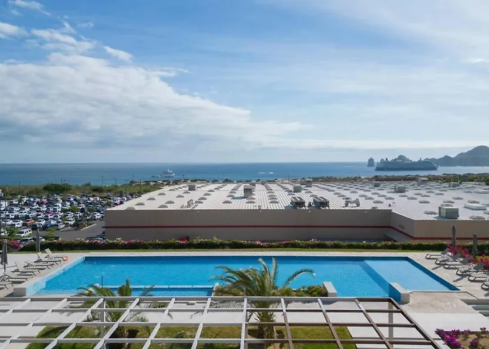 Apartment Arch Views, 2 Pools, Gym, Stylish, 2bd, Sleeps 6