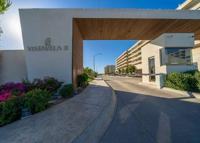 Arch Views, 2 Pools, Gym, Stylish, 2bd, Sleeps 6 Apartment *